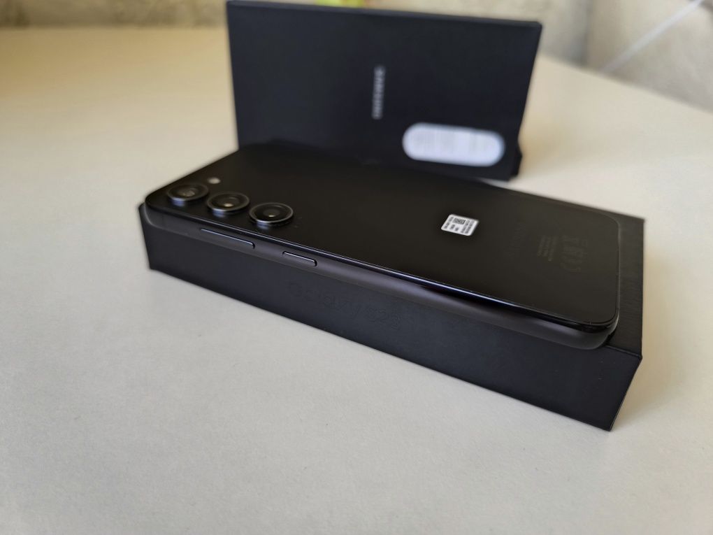 Samsung S23  8/128 gb 2 sim  Як Новий