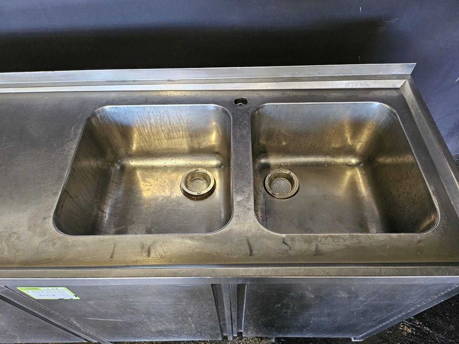 Bancada em inox com dois lava loiça