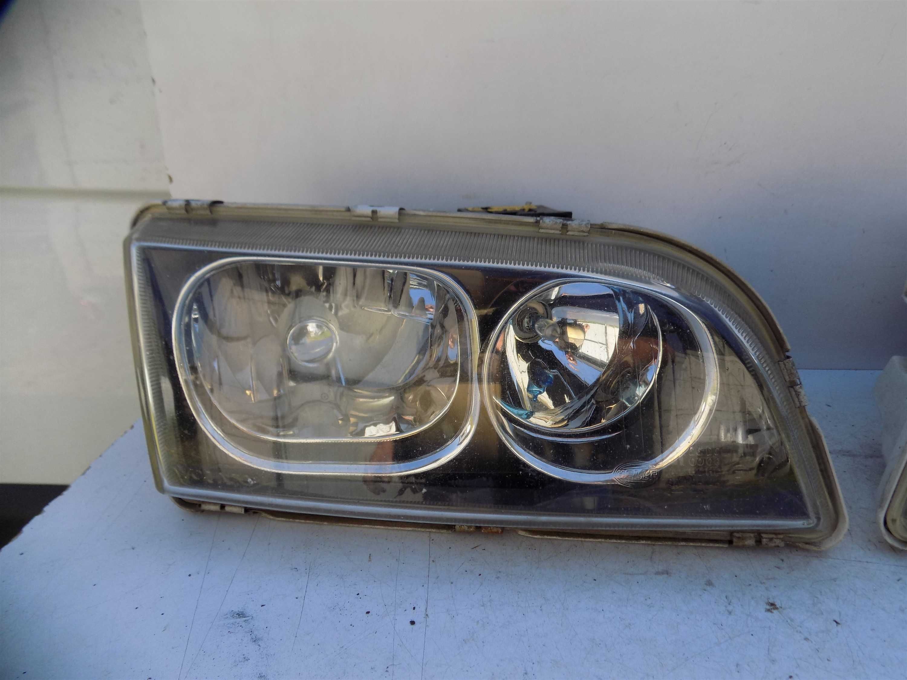 Komplet lamp reflektorów przód Volvo S40 V40 I 1 00-04 lift xenon euro
