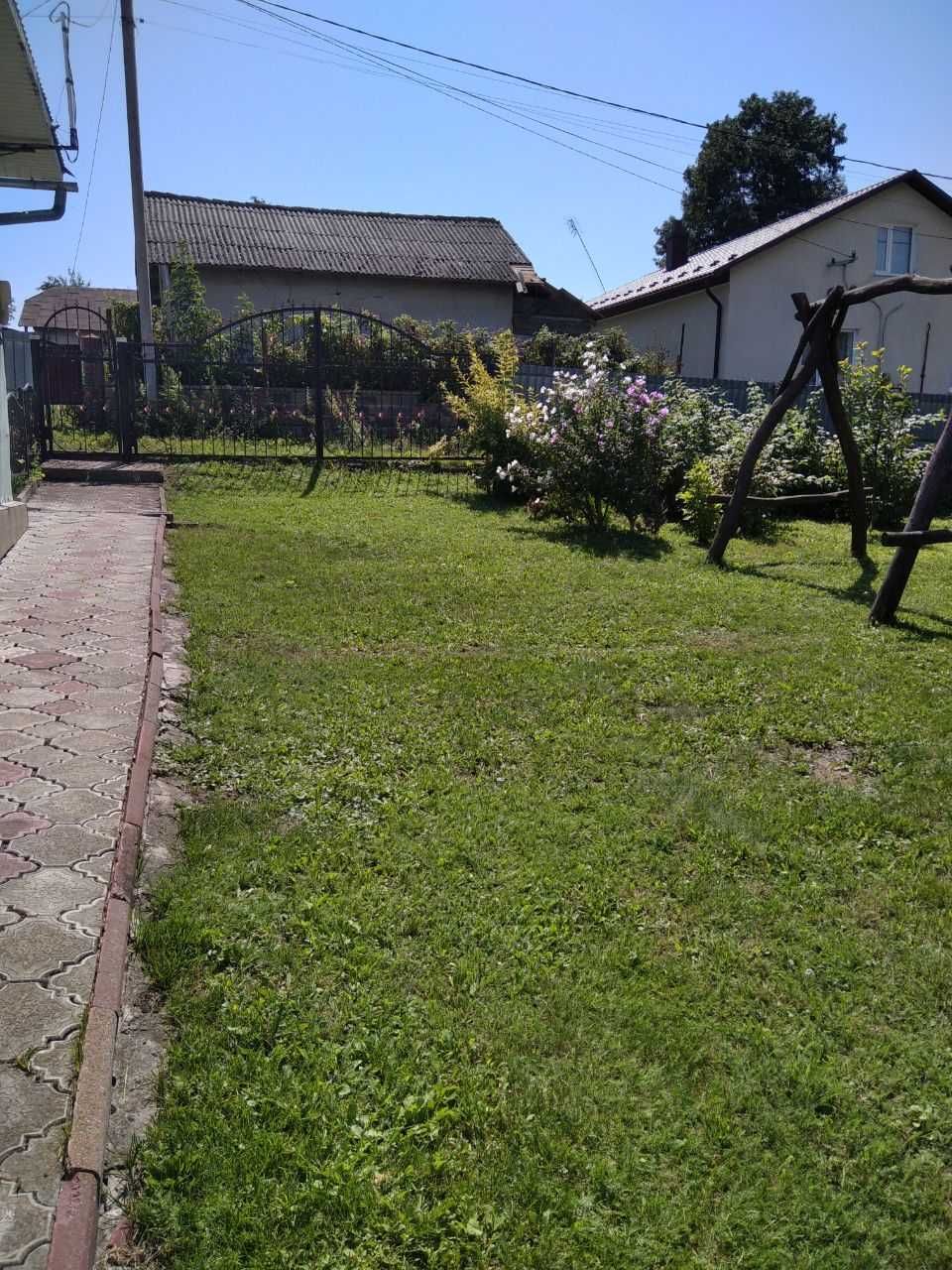 Будинок з великим подвірʼям та городом м. Зборів, Тернопільська обл.