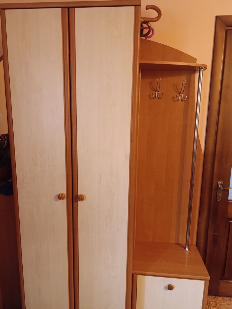 Продам прихожу . Меблі у відмінному стані.
