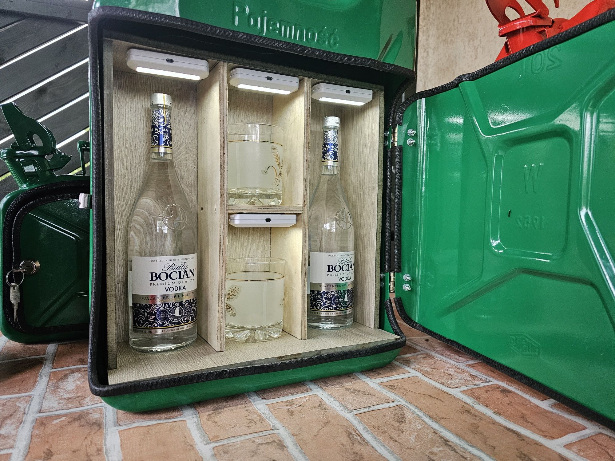 Kanister barek z podświetleniem