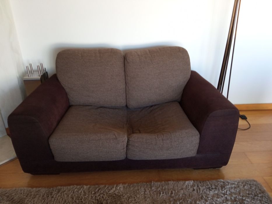 Sofá com tudo bom mas a cinta por baixo cedeu