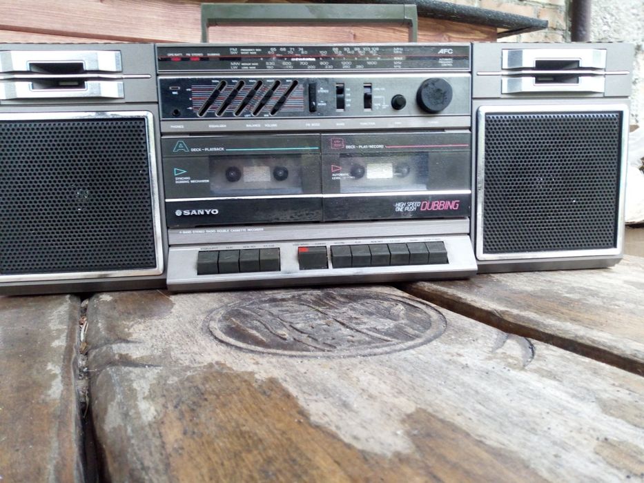 Sanyo MR-W10HLD – klasyczny boombox stereo z lat 80. – High Speed Dubb