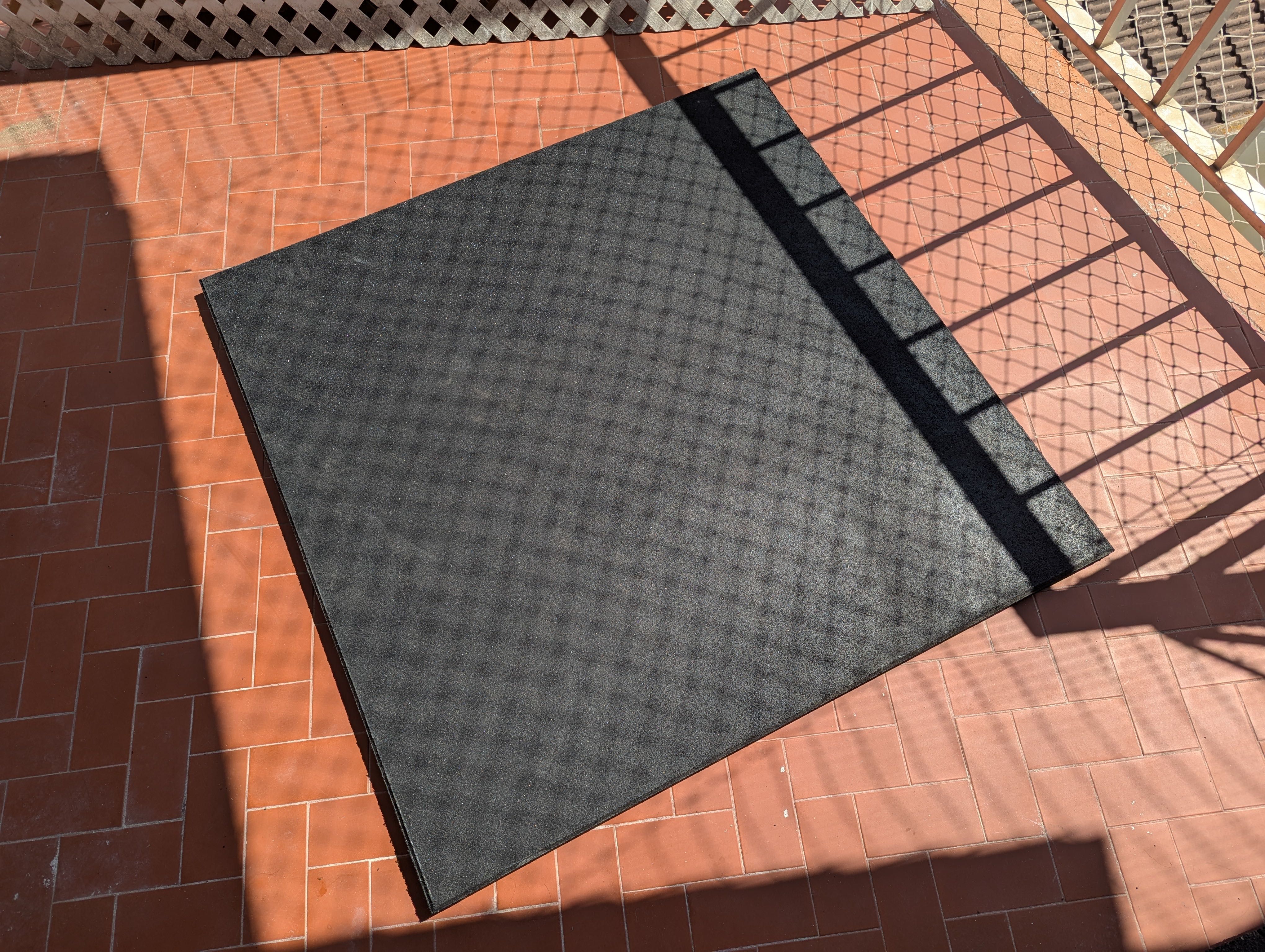 Pavimento de ginásio - 100cm x 99cm x 35mm - 1m2 cada - 10 disponíveis