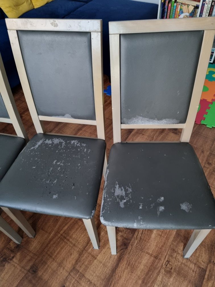 Cztery krzesła, do naprawy