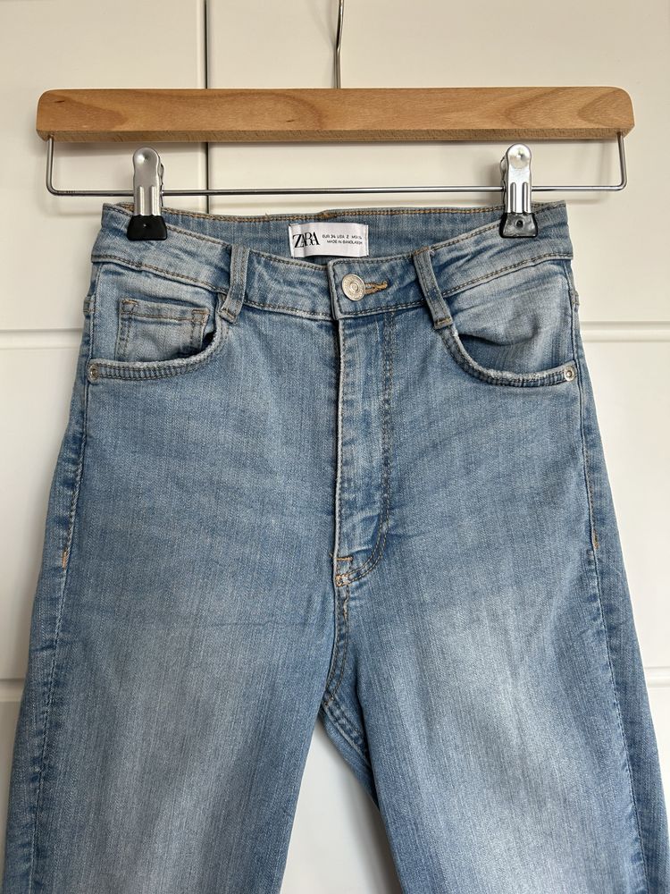 Jasnoniebieskie jeansy dżinsy z wysokim stanem second skin zara 34
