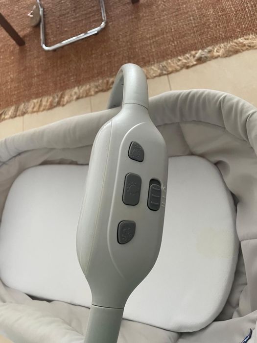 Berço e cadeira Chicco Baby Hug 4 em 1