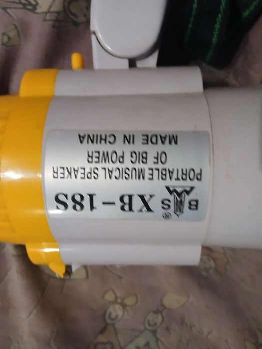 Megafone portil em bom estado