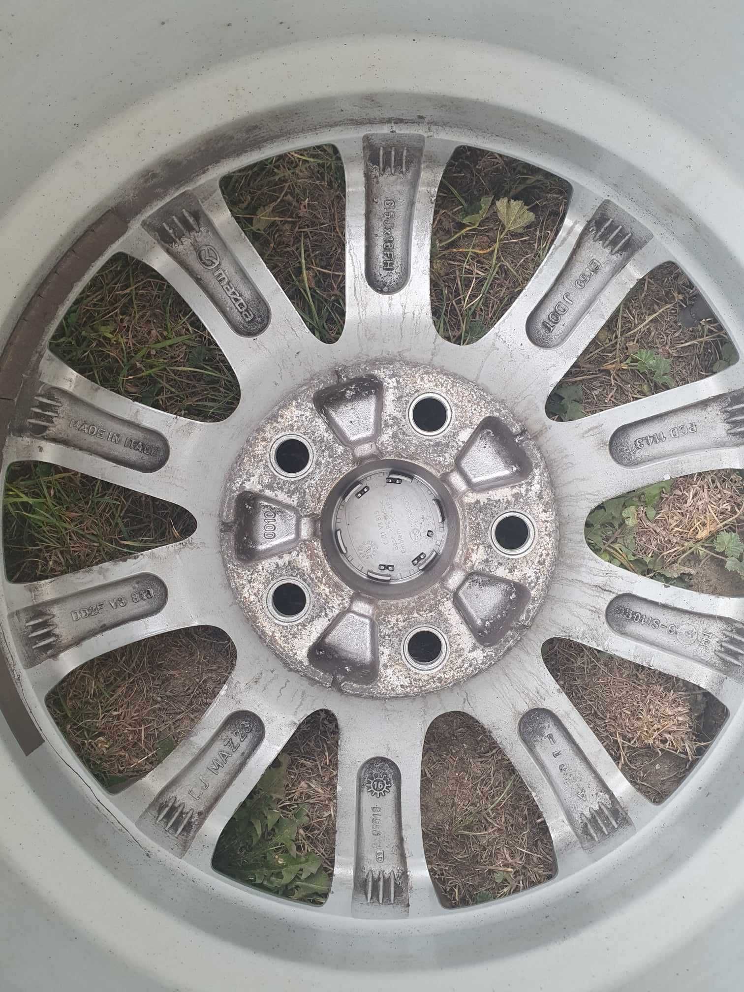 Komplet opon zimowych z felgami Mazda 205/55/R16 NOKIAN WR d4