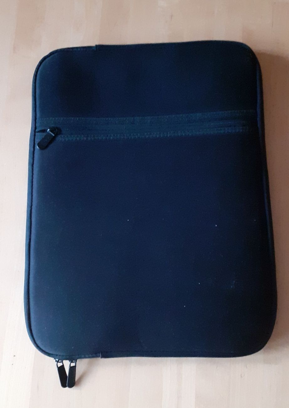 Etui na dużego laptopa