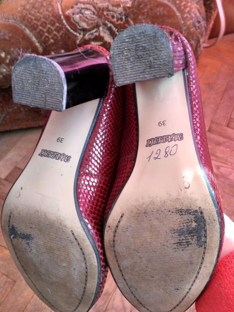 Продам женские туфельки
