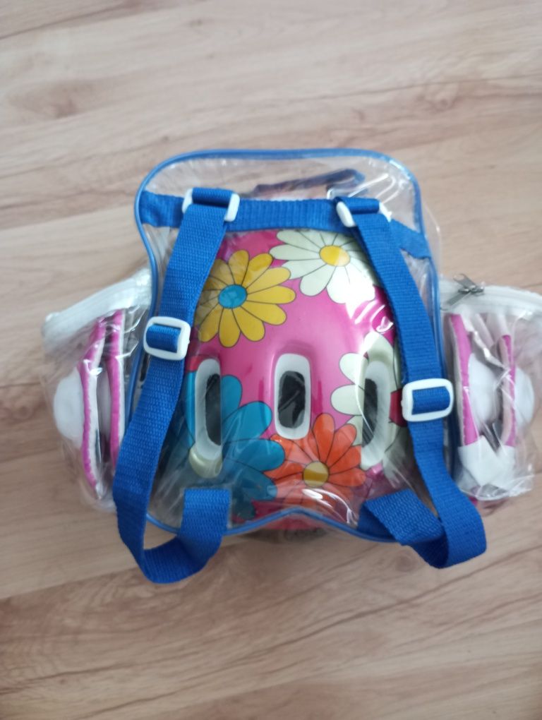 Kask i ochraniacze w plecaku .