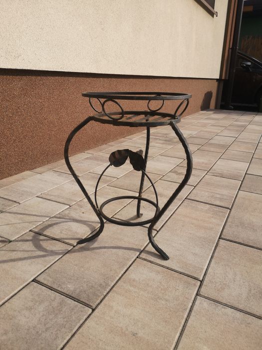 Kwietnik stojak na kwiaty ozdobny metalowy kuty