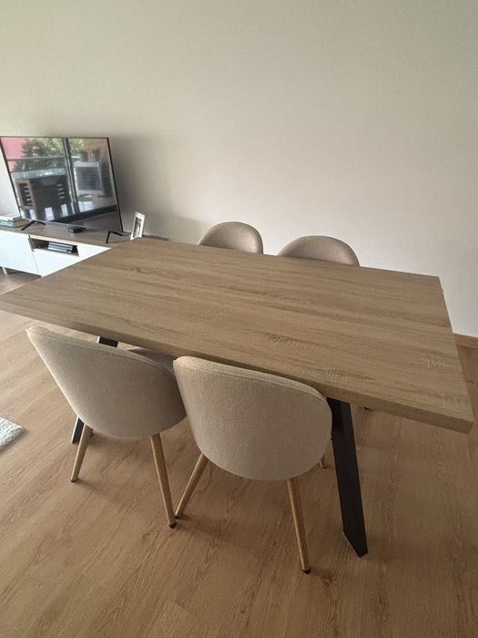 Mesa sala c/pés de metal