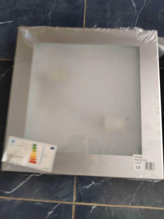 Armadura de embutir ou fixar para duas lâmpadas