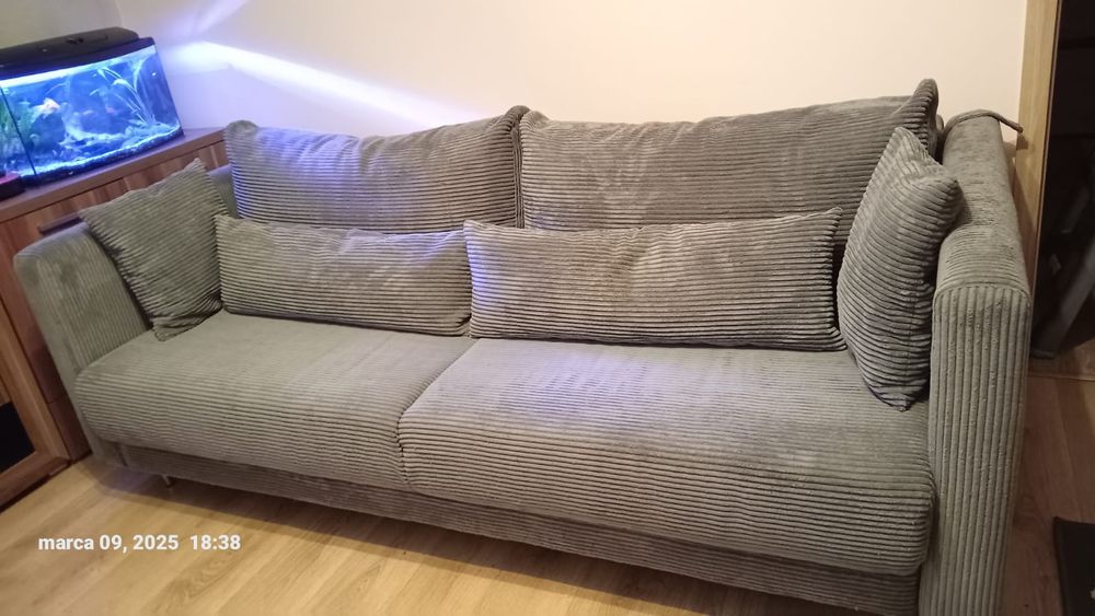 Sofa rozkładana szara z poduszkami, materiał sztruks