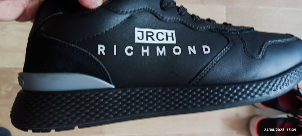 Tênis John Richmond