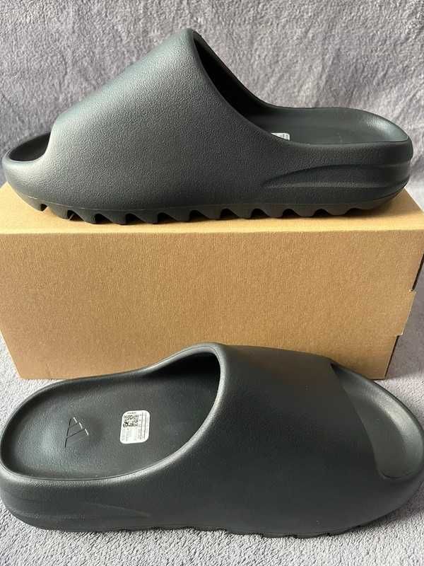 NoweKlapkiAdidas YeezyBlack 37
