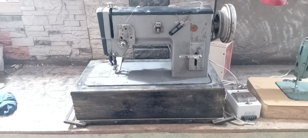 Машина швейная промышленная класса 3823