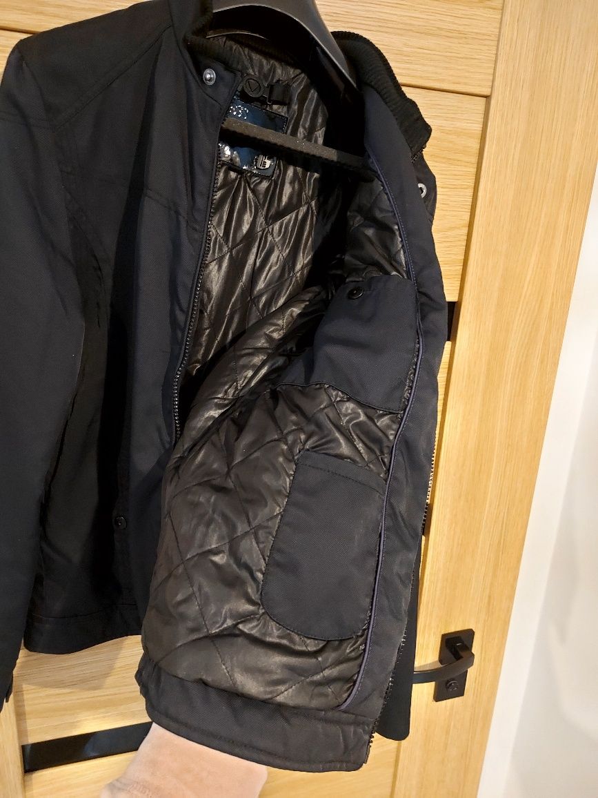 Czarna męska  kurtka Guess roz S modna elegancka