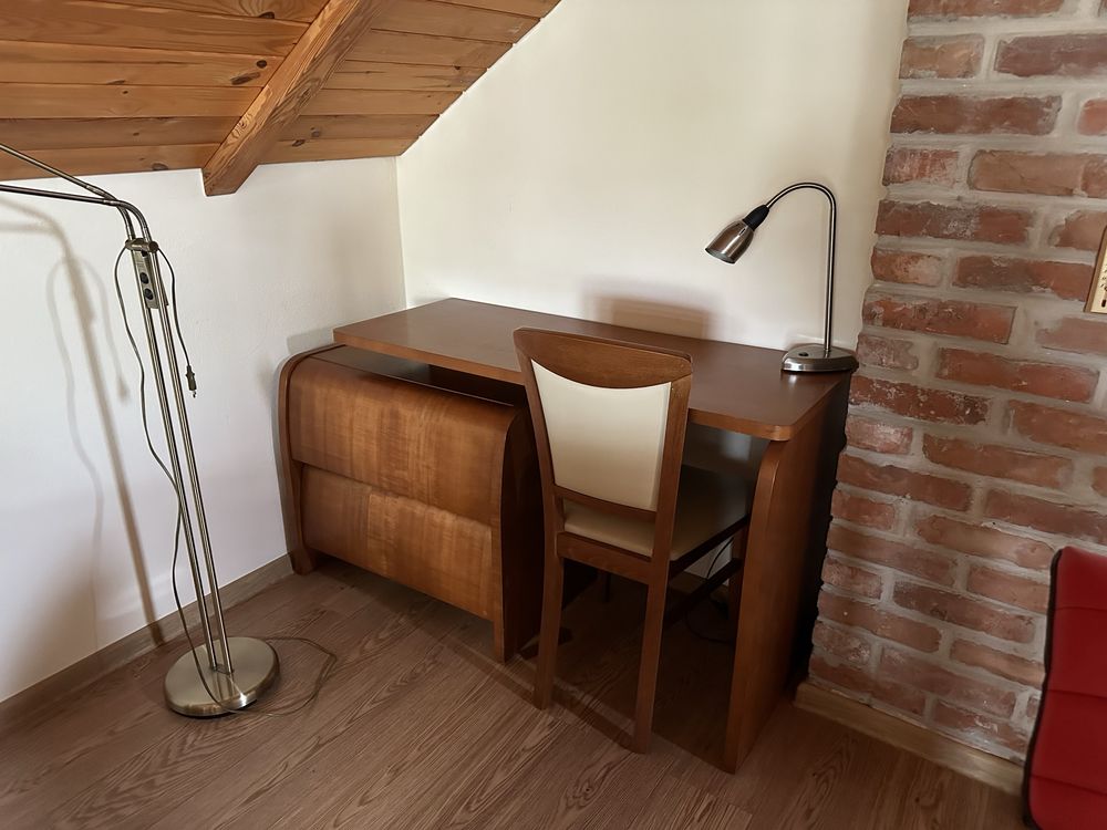 Biurko regulowane z komodą szufladami drewno