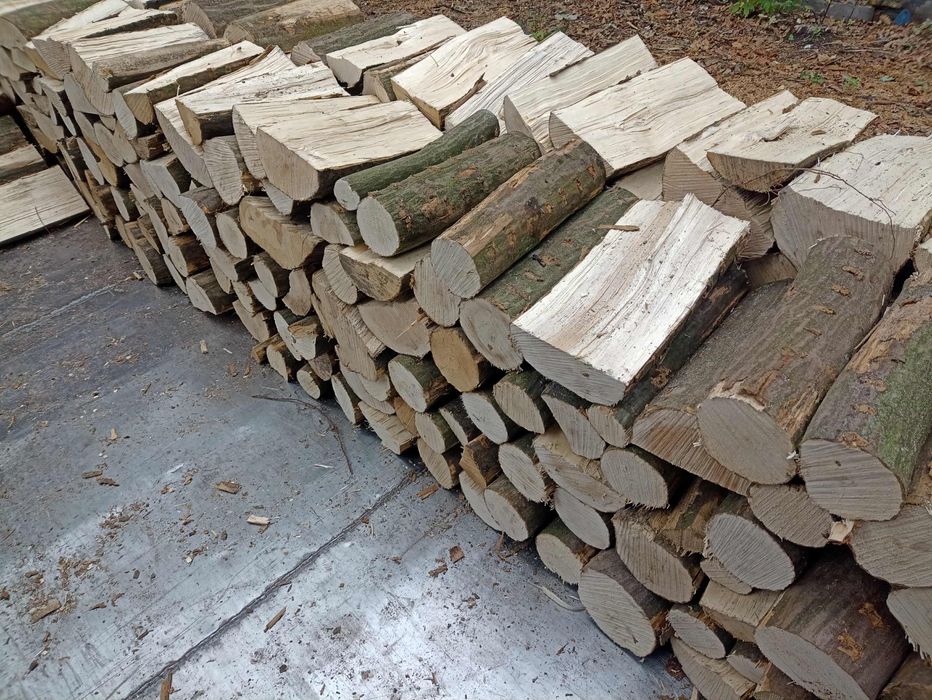 Drewno opałowe ukladane