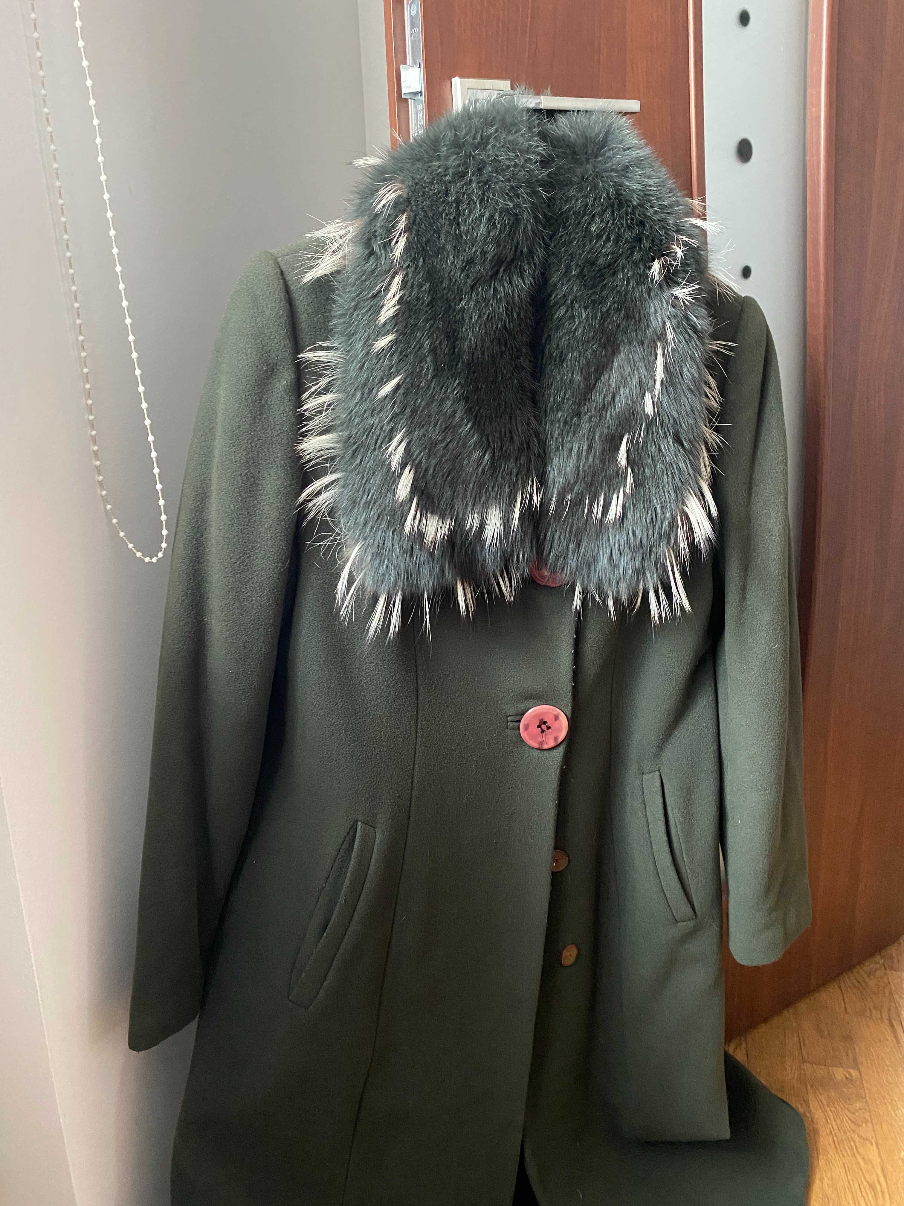 Пальто зимове з коміром зі штучного хутра