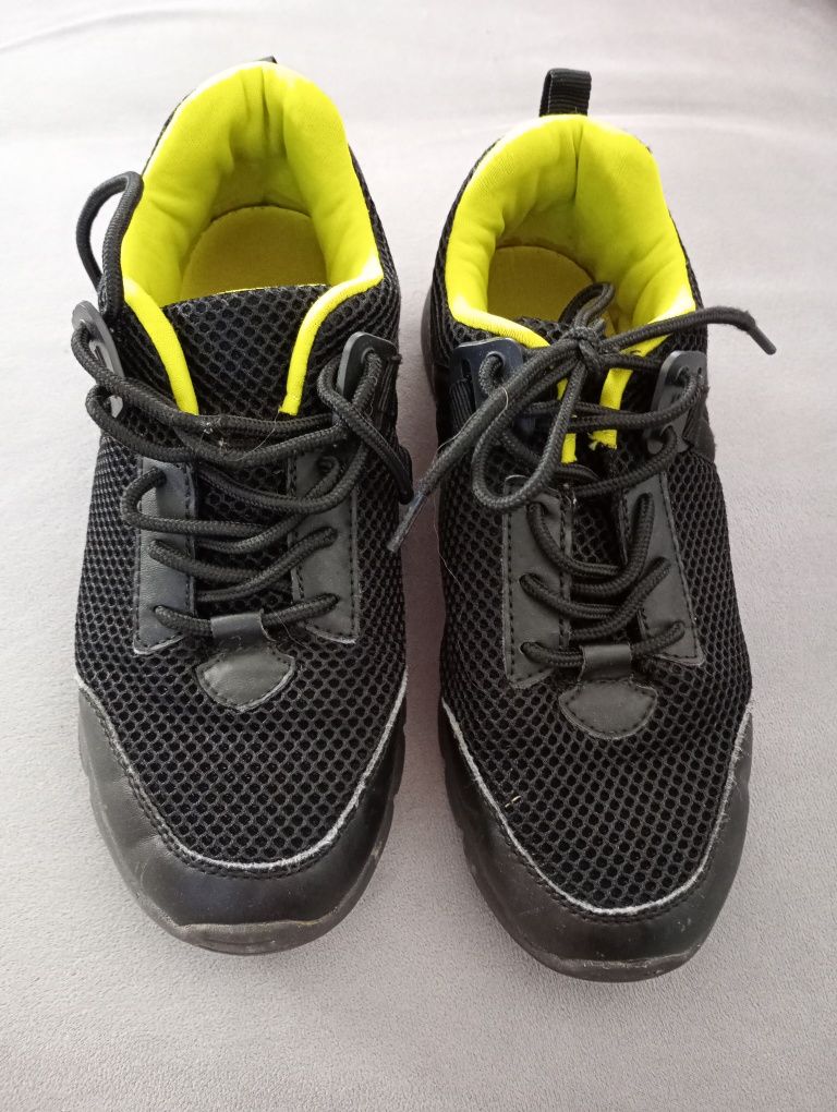 Buty adidasy dla chłopca 34/35 czarne z siatką