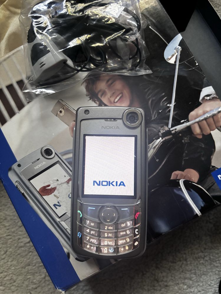 Nokia 6680 sprawna , ładowarka + sluchawki, pudelko