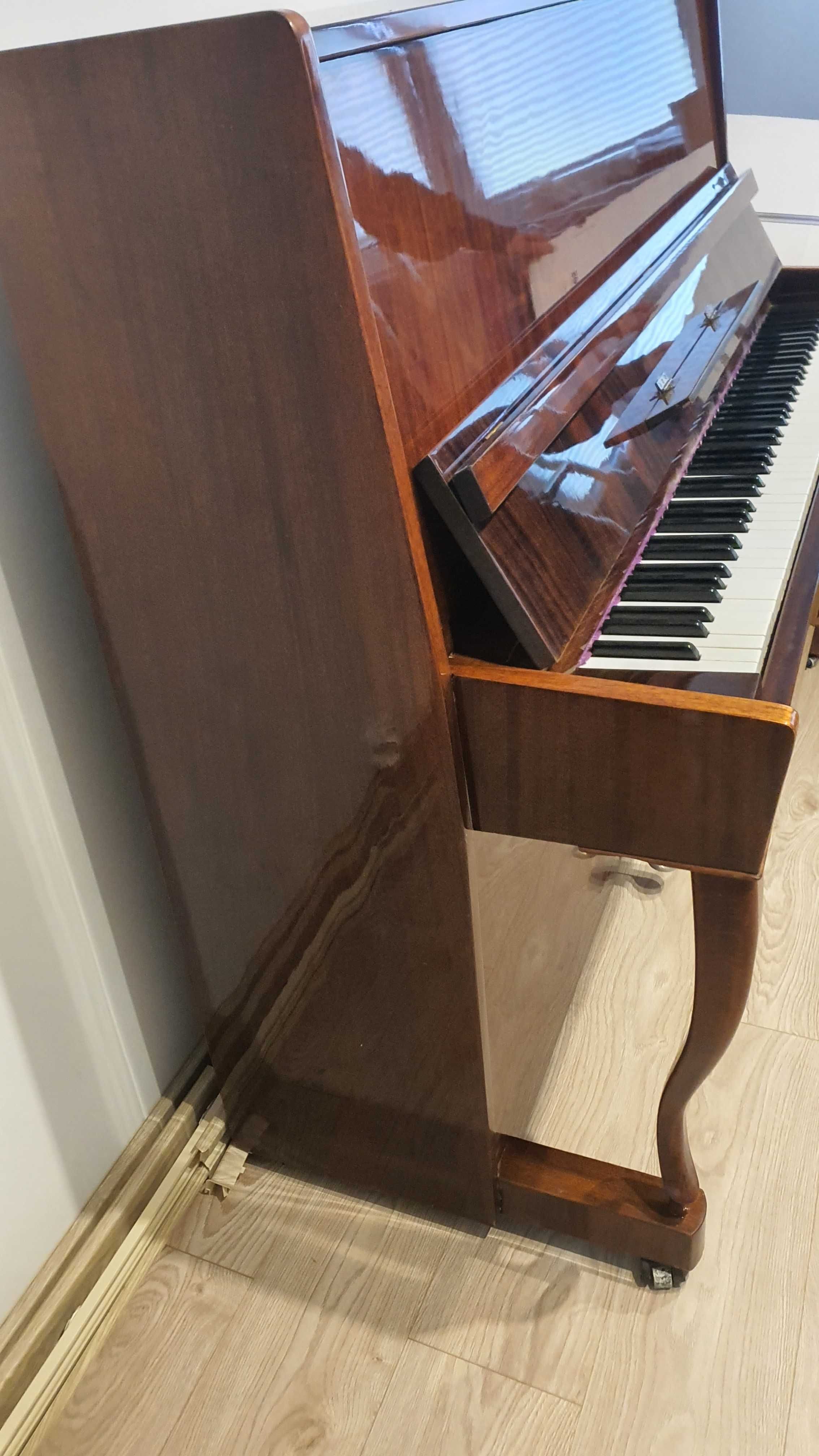 pianino produkcji radzieckiej Kłodzko