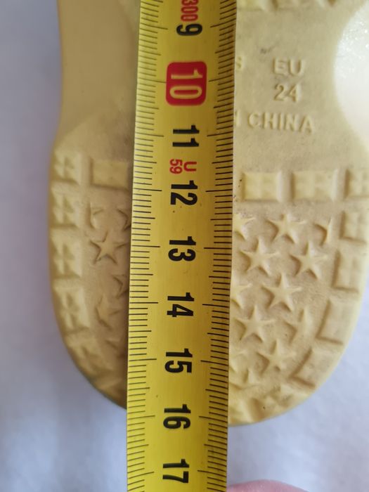 Sandália tipo crocs