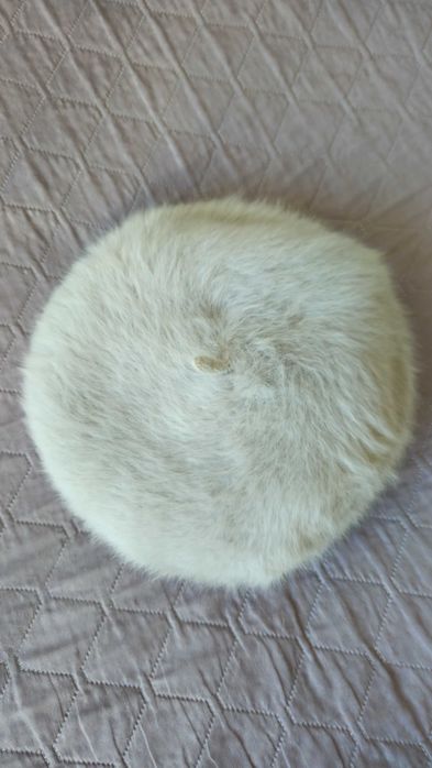 Beret z angory Monnari