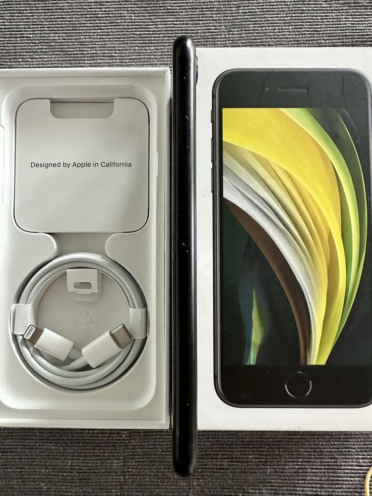 IPhone SE 2020 64GB czarny komplet