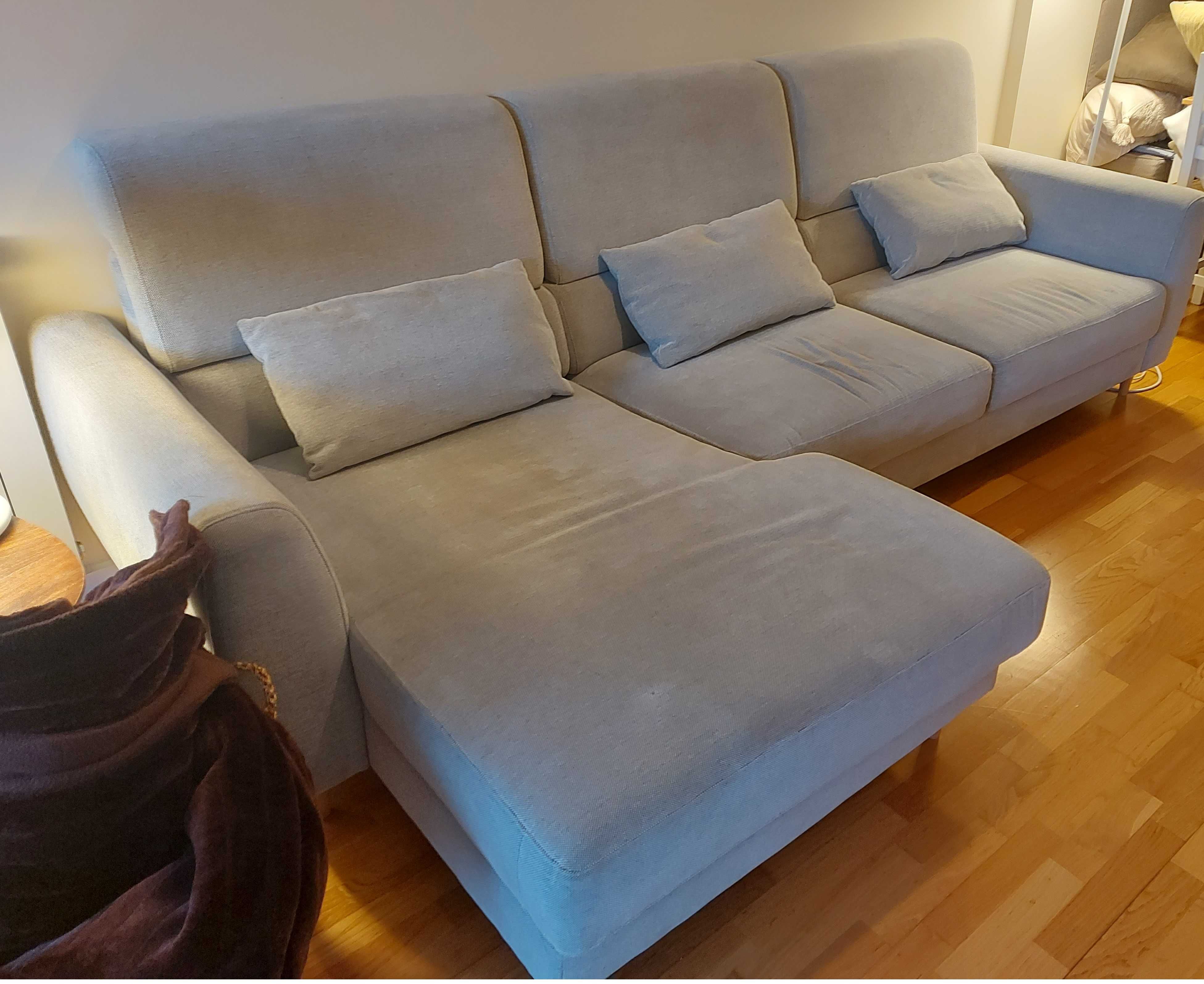 Sofá Cinzento com Chaise Long do Lado Esquerdo