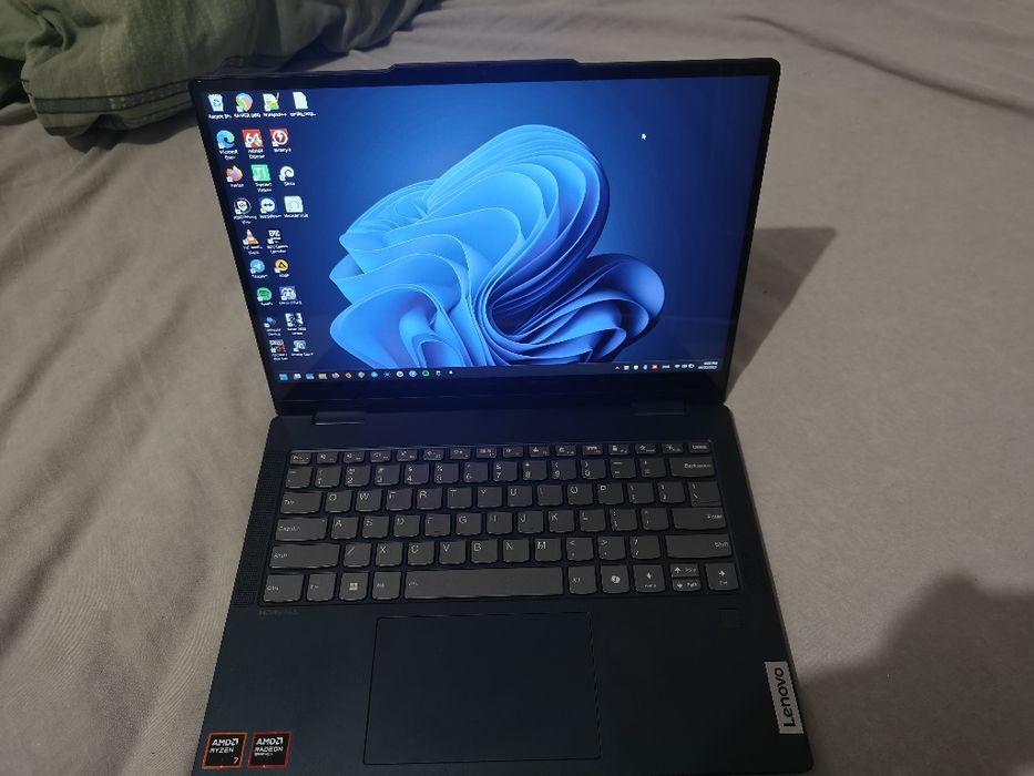 Lenovo IdeaPad 5 1tb 16ram  Ryzen 7 8845HS,Radeon 780m