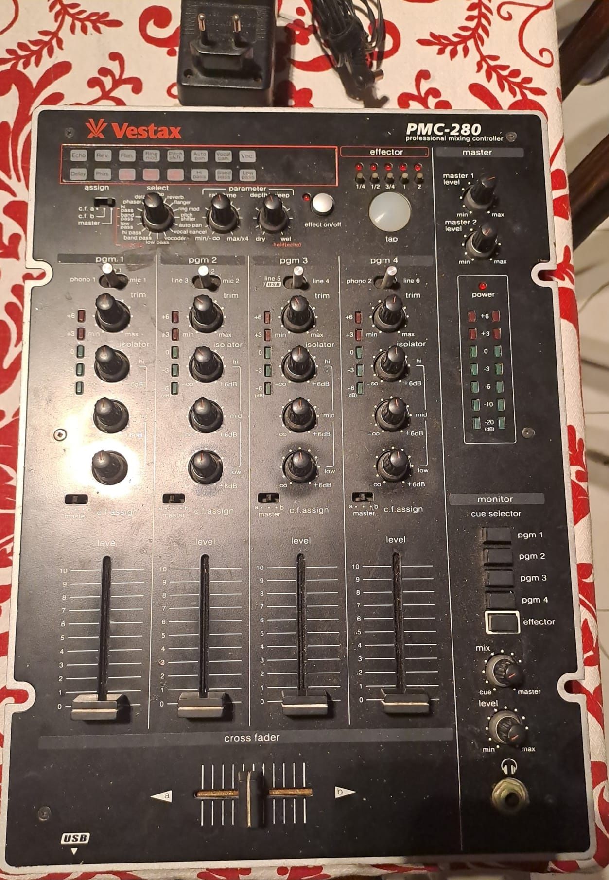 Vendo mesa de mistura Vestax