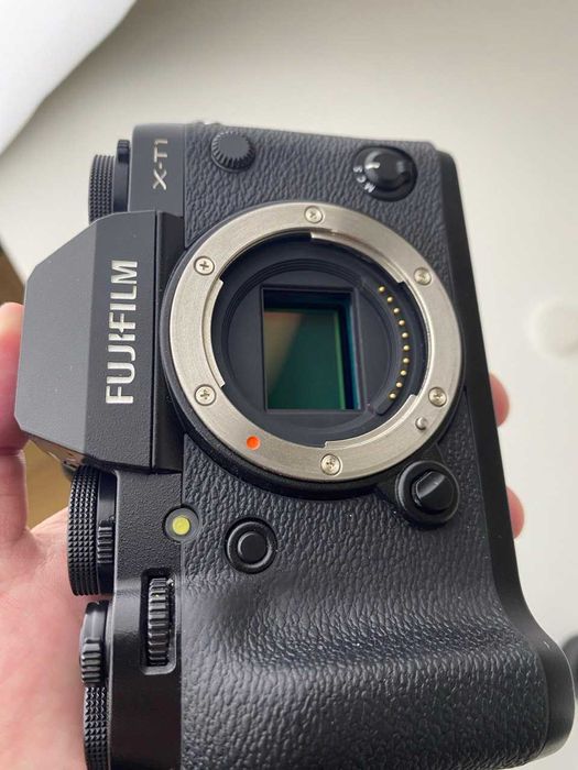 Цифровий фотоапарат Fujifilm XT-1 (потребує ремонту,читайте опис)