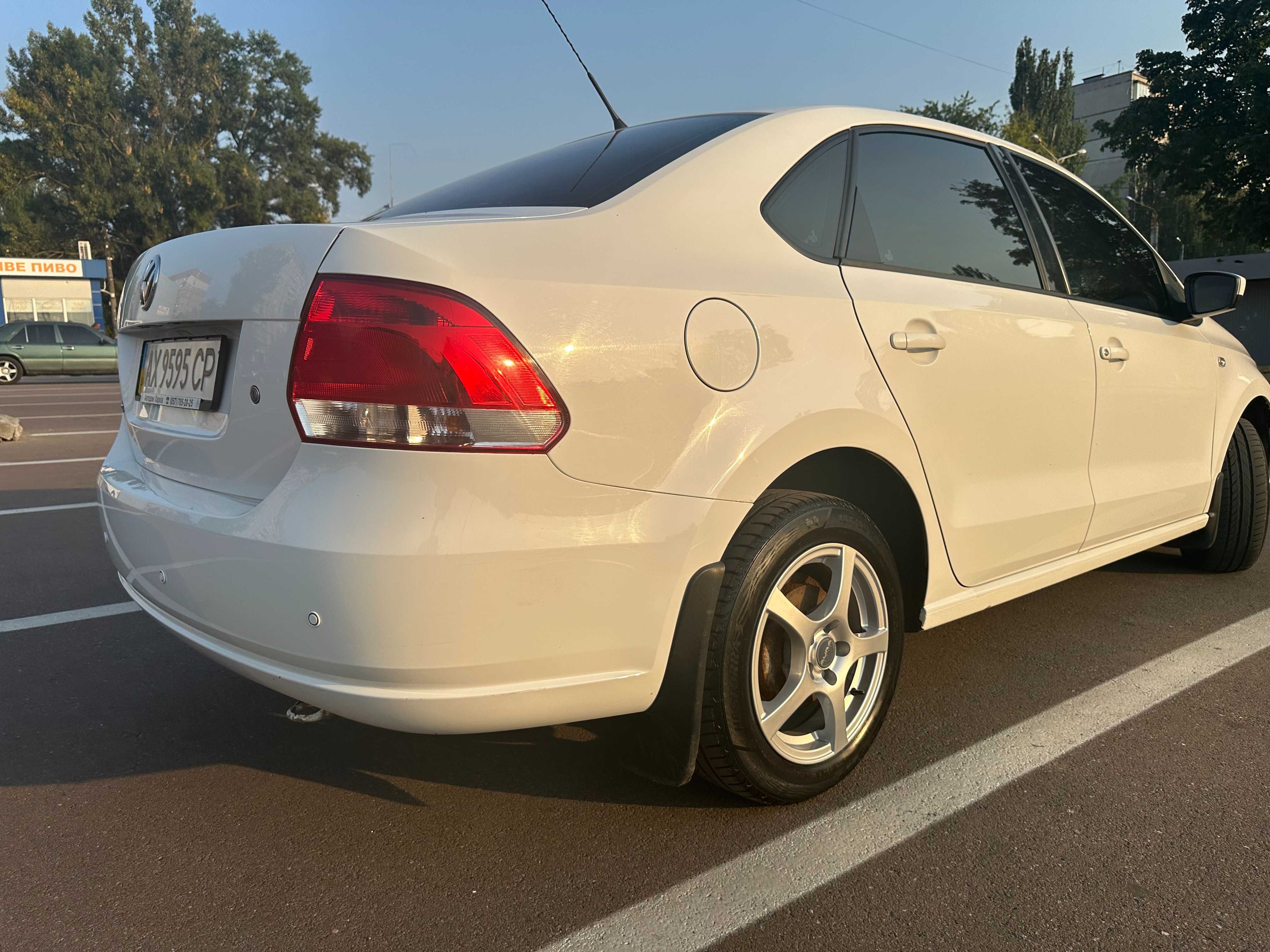 Продам Volkswagen Polo Sedan (2012)