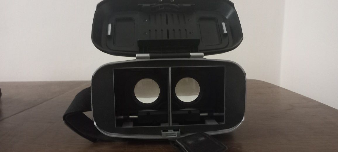 Продам очки віртуальної реальності VR SHI з пультамиNECON