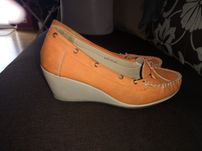 Buty na koturnie