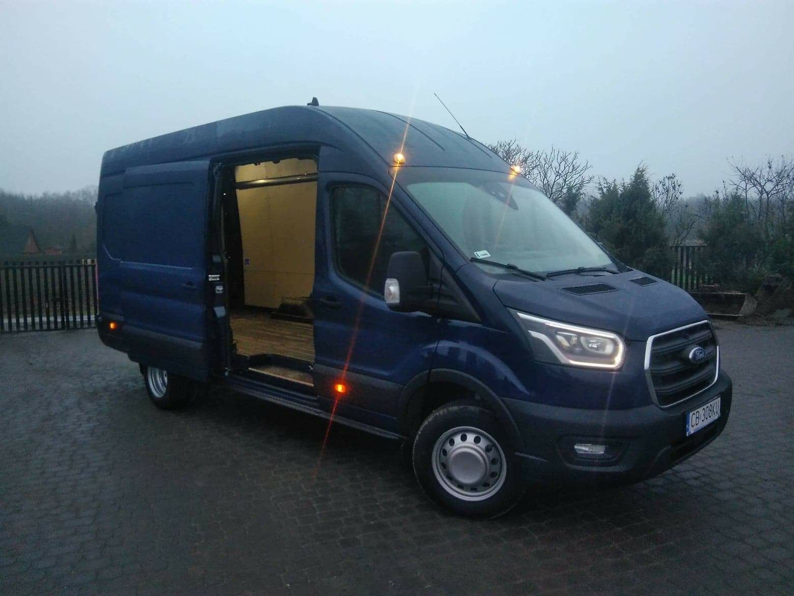 Wynajem Busa Ford Transit towarowy max kat B