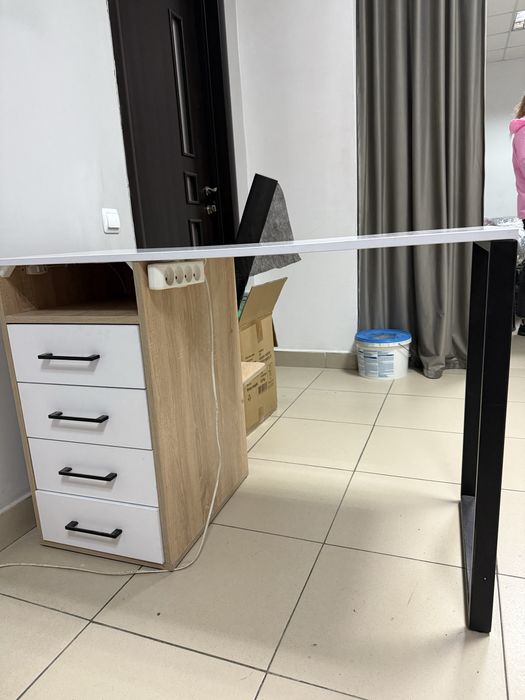 Продам стіл манікюрний