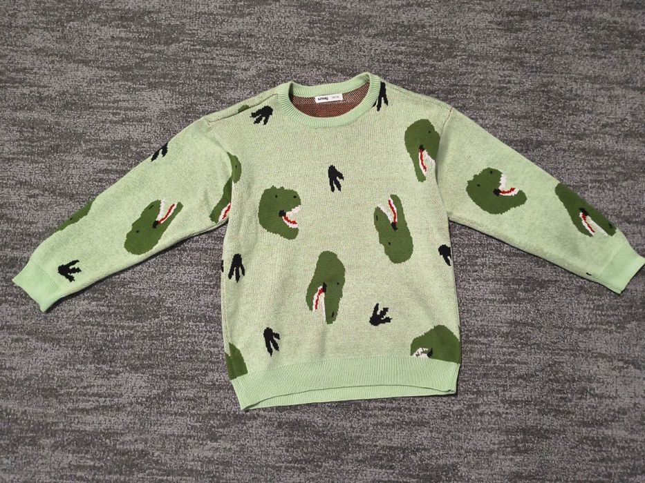 Bawełniany sweterek chłopięcy w dinozaury rozmiar 134 cm 8-9 lat