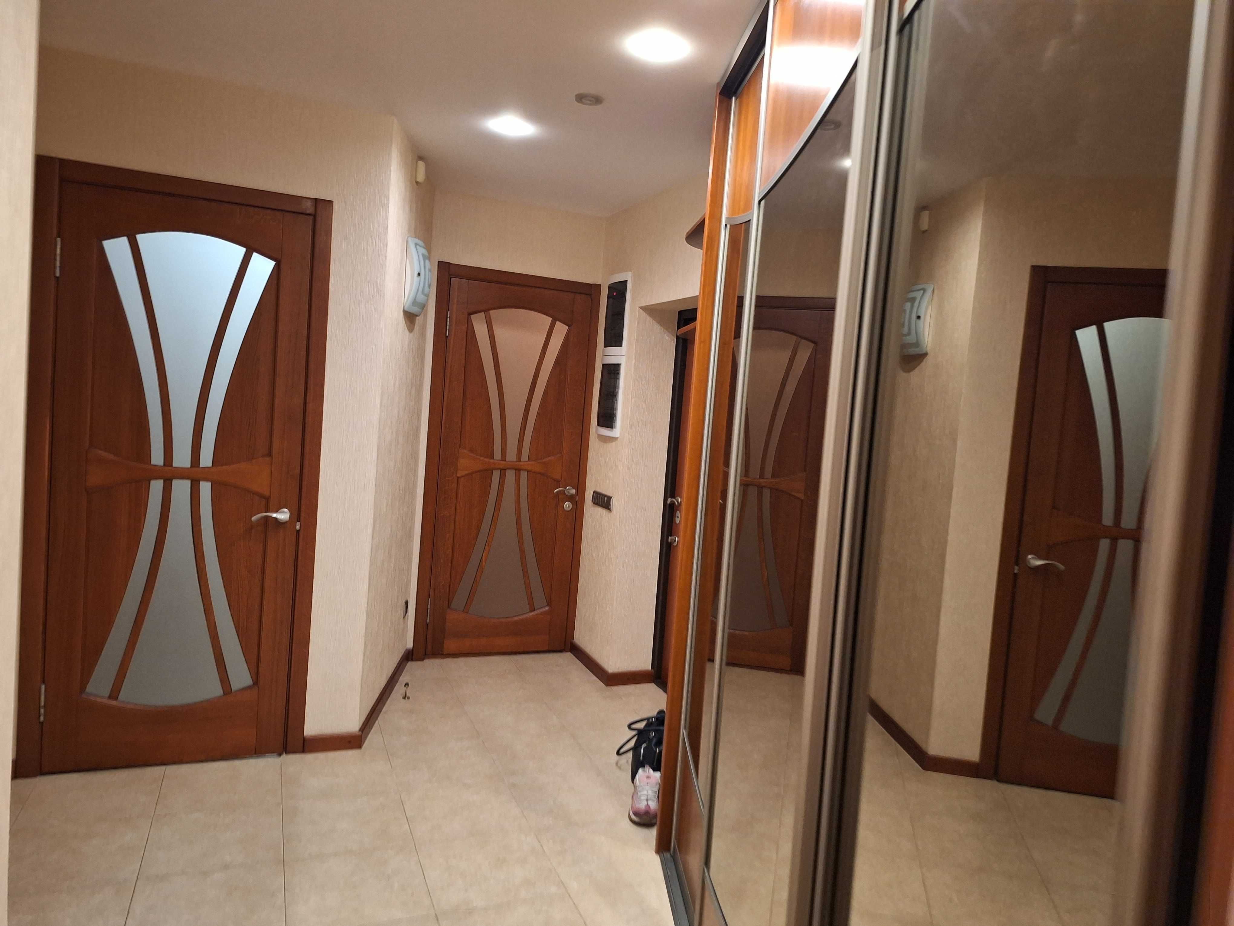 Продам 3 квартиру пр.Гагарина 43/1 ,метро Гагарина.