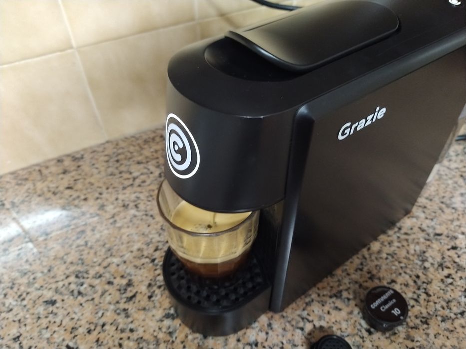 Máquina de café Continente semi-nova casa quarto apartamento vivenda.