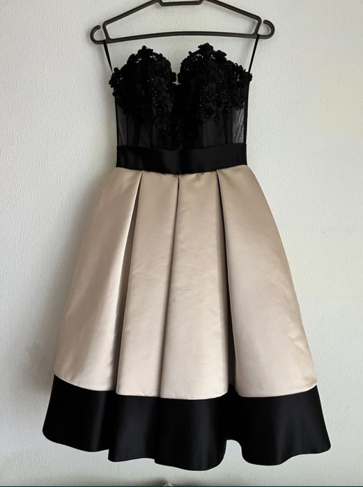 Плаття на випускний
з корсетом на завязках у вигляді шнурівки