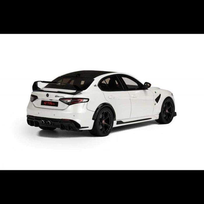 Model Alfa Romeo Giulia GTAm biały 1:18 otto ottomobile OT990