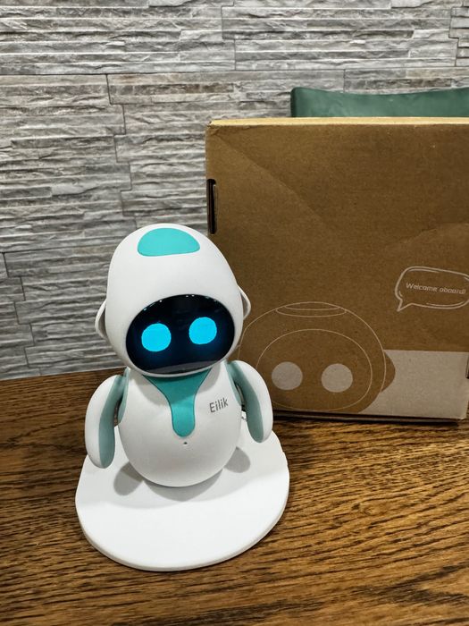 Eilik, Robô, brinquedo inteligente interativo