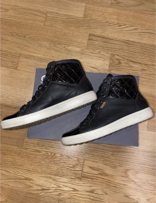 Женские кожаные кеды Ecco 37